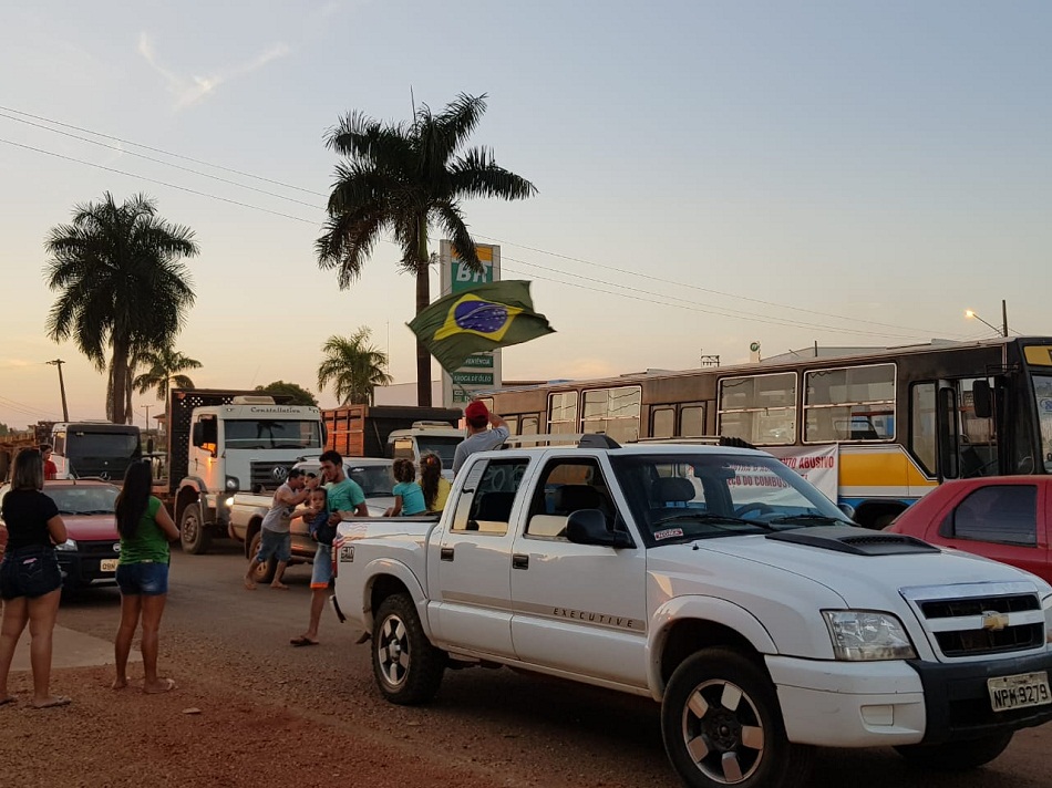 TOPNEWS - Aqui você tem mais conteúdo! - Protesto em Aripuanã contra o