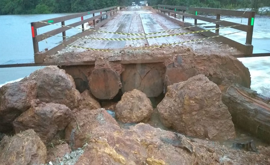 Aterro cede e autoridades temem que ponte sobre o Rio Aripuanã desabe 