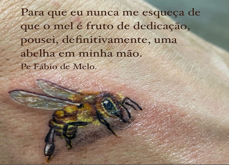 Padre Fábio de Melo faz tatuagem: 'Dei a ela o nome de Ana, o mesmo de minha mãe' 