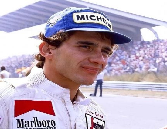 Ídolo do automobilismo e da F-1, Ayrton Senna é declarado patrono do esporte brasileiro 
