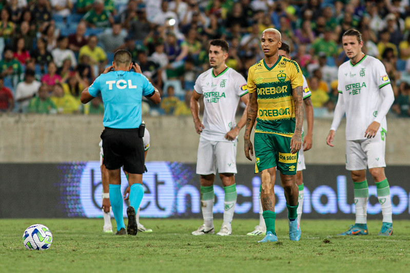 Deyverson se torna maior artilheiro do Cuiabá em uma edição do Brasileirão   