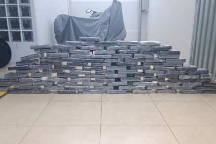 Motorista de carreta é preso com 100 tabletes de cocaína em MT  