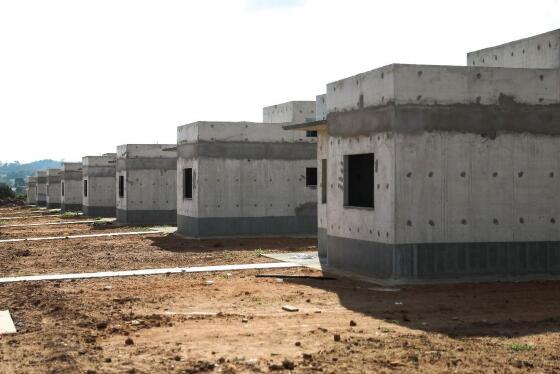 Casas populares do SER Família Habitação em Juína estão com obras 60% concluídas 