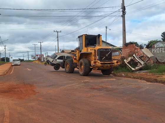 Veículos estacionados há muito tempo estão sendo retirados das vias públicas em Juína 