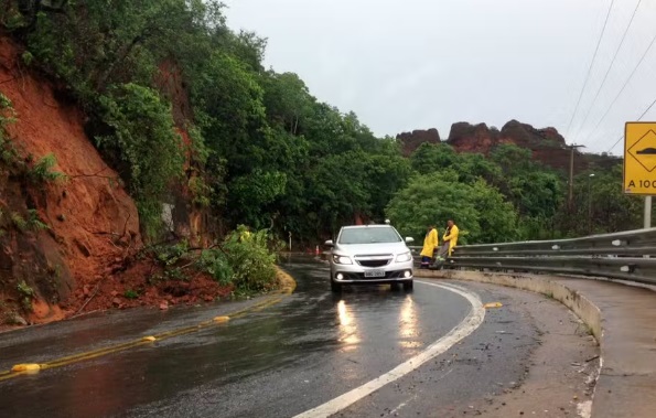 Após deslizamentos, região do Portão do inferno é interditada na MT-251 