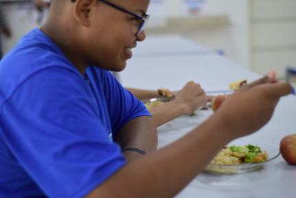 Governo de MT investe R$ 160 milhões para garantir alimentação de qualidade a estudantes 