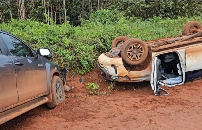Acidente entre camionetes na BR 174, mobiliza Samu e Bombeiros em Juína 