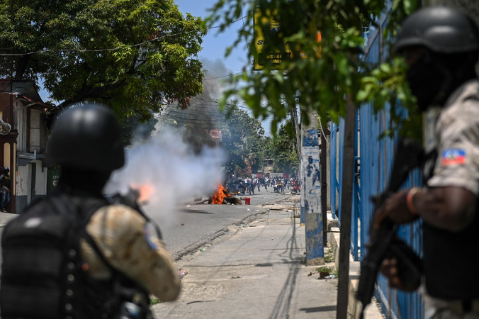 Gangues atacam prisão no Haiti e libertam 4.000 detentos 