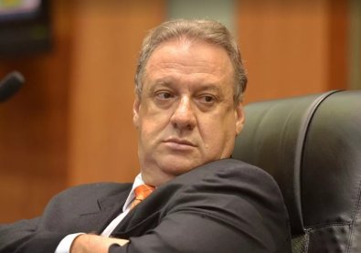 Ex-deputado sofre AVC e está em coma induzido 