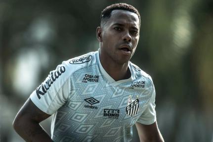 Jogador Robinho chega à penitenciária de Taubaté para cumprir pena de nove anos 
