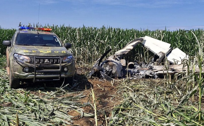 Avião cai em Mato Grosso e polícia apreende grande quantidade de drogas 