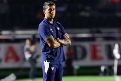 São Paulo demite técnico Thiago Carpini após derrota para o Flamengo 