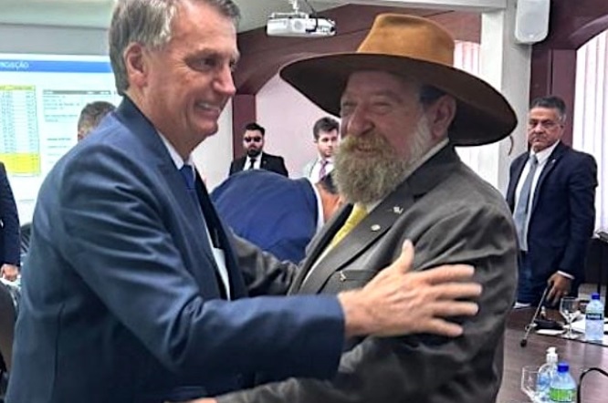Barbudo é empossado na vaga de Amália, diz que volta à Câmara 'com pesar' e se encontra com Bolsonaro 
