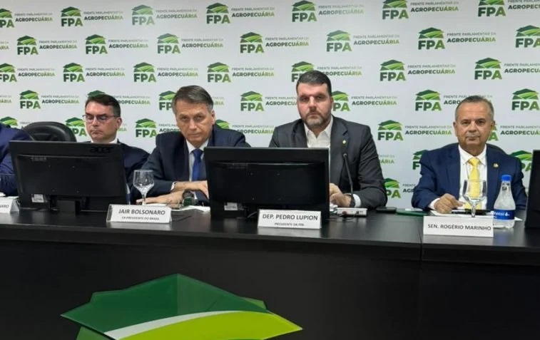 Bolsonaro participa de reunião da bancada do agro 