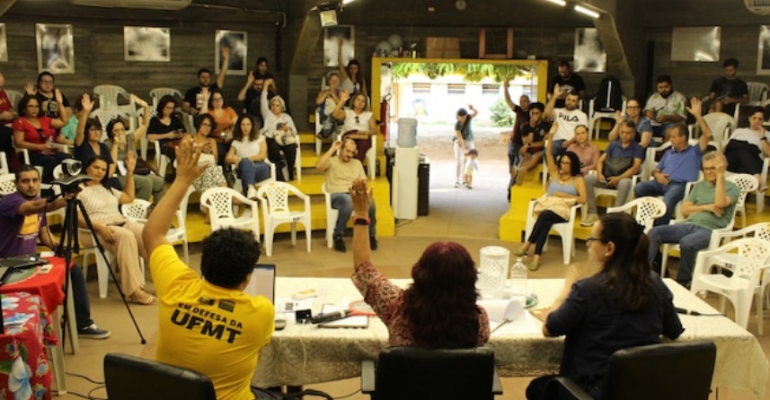 Docentes da UFMT em greve farão caravana para Brasília em "semana decisiva" de negociações com o governo federal 