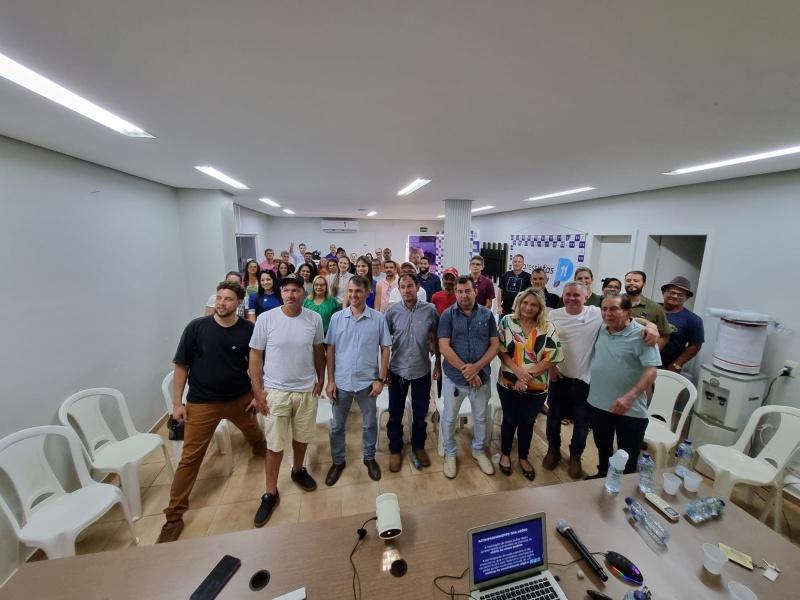 Pré candidatos do PP, PL e UB, participam de capacitação em Juína 