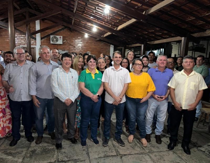 Partidos políticos se reunem em apoio ao prefeito Paulo Veronese, pré candidato à reeleição em Juína 