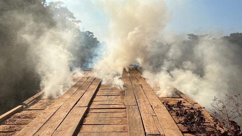 "É um crime o que aconteceu", diz prefeito sobre ponte queimada durante a madrugada de hoje na MT 183 em Juína 