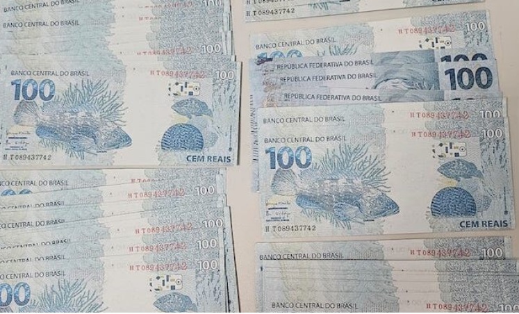 Mulher é presa pela Polícia Federal em MT após receber encomenda de notas falsas pelos Correios 