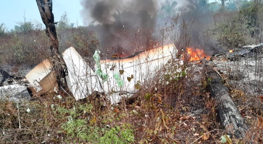 Avião cai e pega fogo em área de mata no Nortão 