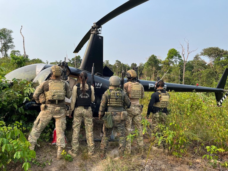 Gefron auxilia na apreensão de 238 kg de supermaconha em helicóptero e causa prejuízo de R$ 3 milhões ao crime organizado 