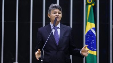 Pedalada: Medeiros assina impeachment de Lula