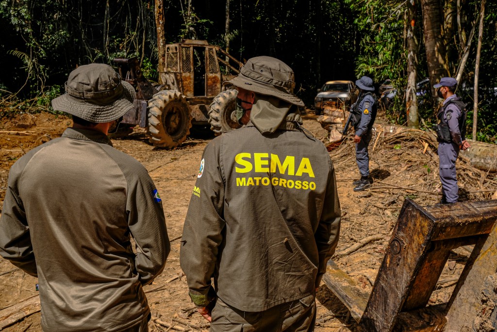 Sema embargou área equivalente a 300 mil campos de futebol em MT 
