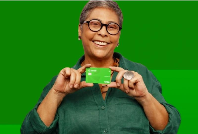 Sicredi lança campanha nacional com a chef Kátia Barbosa para destacar vantagens do Cartão de Crédito Empresarial 