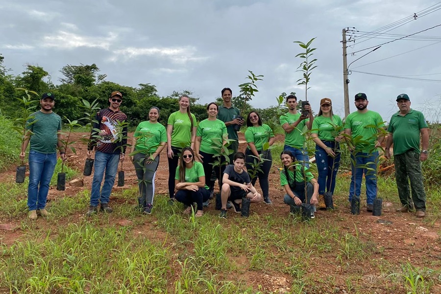 Prefeitura de Aripuanã realiza ação de plantio em parceria com Sicredi e revitaliza área de lazer