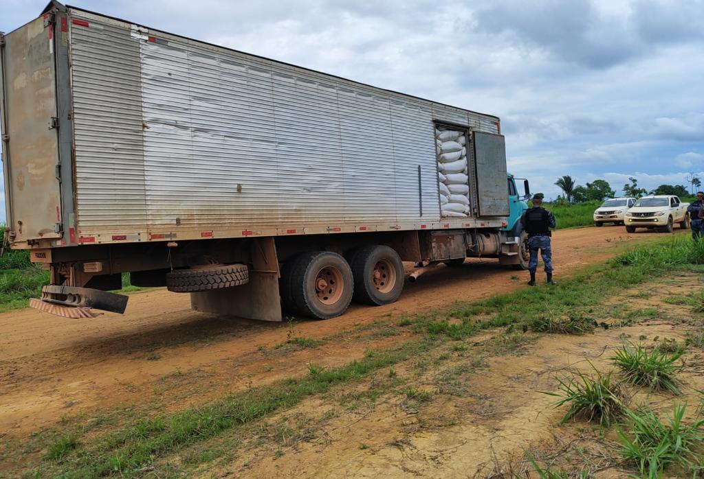 Sema e PM deflagram operação em reserva extrativista de MT e apreende caminhão com sementes de capim 