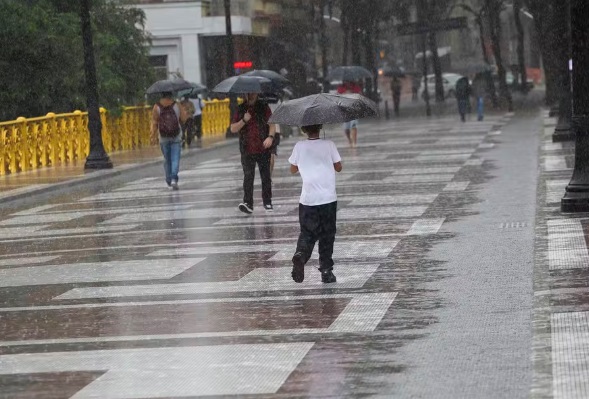 Após dias de calor, Sudeste e Centro-Oeste têm risco de temporais no fim de semana 