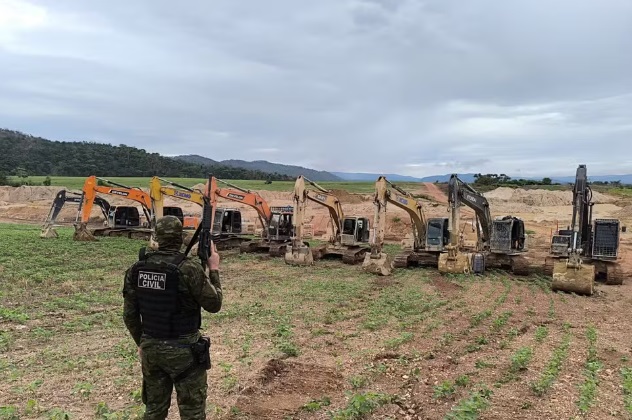 Polícia apreende nove escavadeiras usadas para garimpo ilegal em propriedade rural de MT 