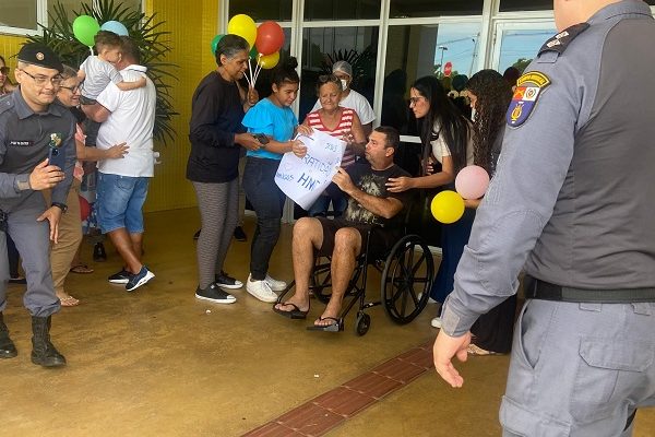 Sargento baleado em Colniza recebe alta e homenagens, após 11 dias internado 