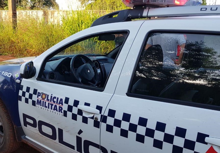 Homem é morto a tiros na porta de bar em Aripuanã; namorada fica ferida 