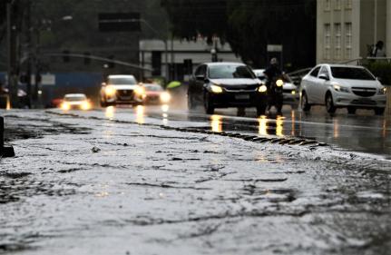 Após tempestade, instituto prevê mais chuva para Cuiabá e 117 cidades de MT 
