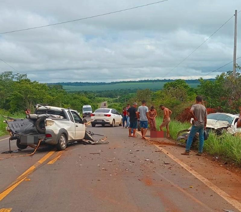 Acidente grave envolvendo carreta e dois carros na MT-170 mobiliza Corpo de Bombeiros e SAMU em Juína 