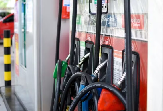 Estados aumentam ICMS sobre gasolina em R$ 0,10 por litro a partir de fevereiro; diesel terá alta de R$ 0,06 