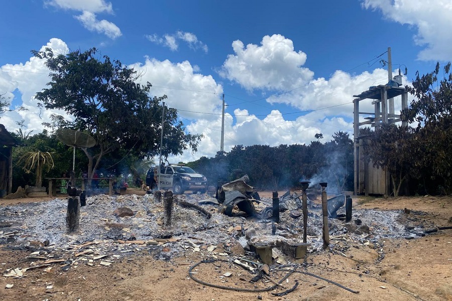 Aripuanã: Incêndio criminoso destrói residência em assentamento no Distrito de Conselvan