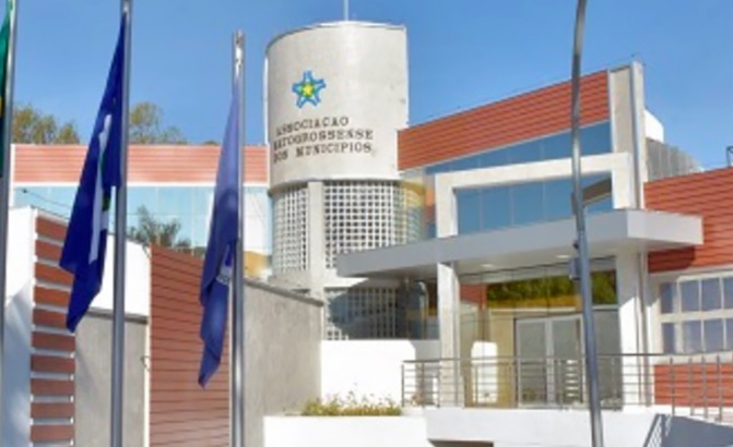 Justiça decide que governo deve repassar verba do FPM para prefeituras de MT sem abater impostos 