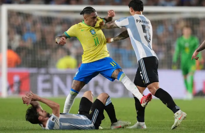Sem Messi, Argentina 'atropela' Brasil e garante presença no Mundial de 2026 