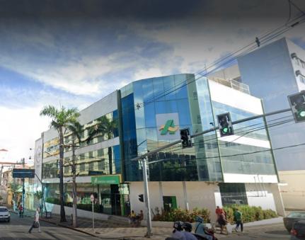 Grupo invadem banco, furta 20 notebooks e 3 armas de fogo 