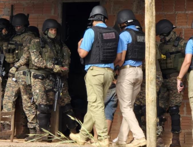 Sobrinho faz tia de refém e ameaça incendiar casa em VG 