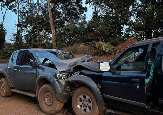 Colisão frontal entre duas caminhonetes deixa um morto e três feridos na MT-183, próximo a Juína 