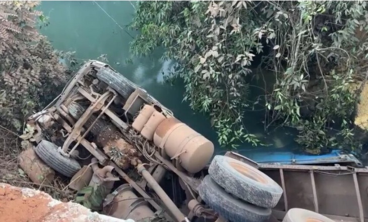 Caminhão despenca de ponte e motorista morre em Sorriso 