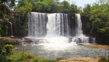 Jovem de 21 anos morre após se afogar em cachoeira de MT 