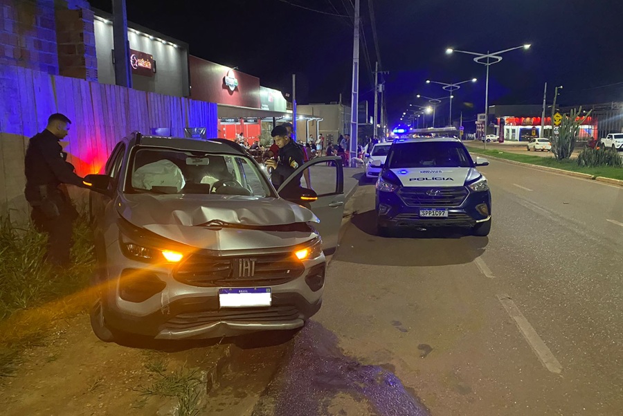 Condutor embriagado colide veículo contra poste em Aripuanã durante a noite de domingo 