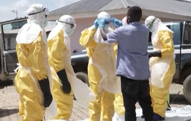 Caixão rachado e funeral podem explicar a origem do novo surto de ebola 