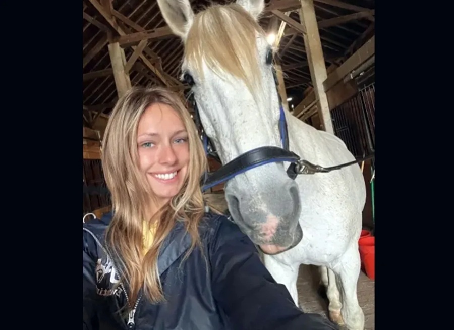 Amazona de 25 anos morre após cavalo empinar e cair sobre seu corpo 