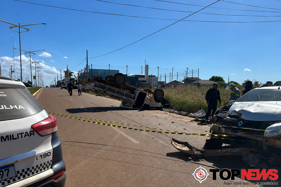 Políca Militar registra acidente entre Sandero e Hilux em cruzamento de Aripuanã 