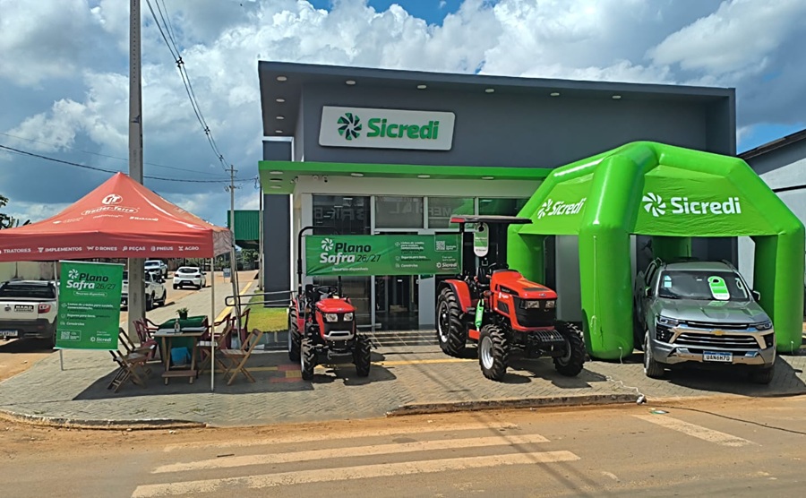Exposição de máquinas agrícolas nas agências do Sicredi  marca o início do Plano Safra 